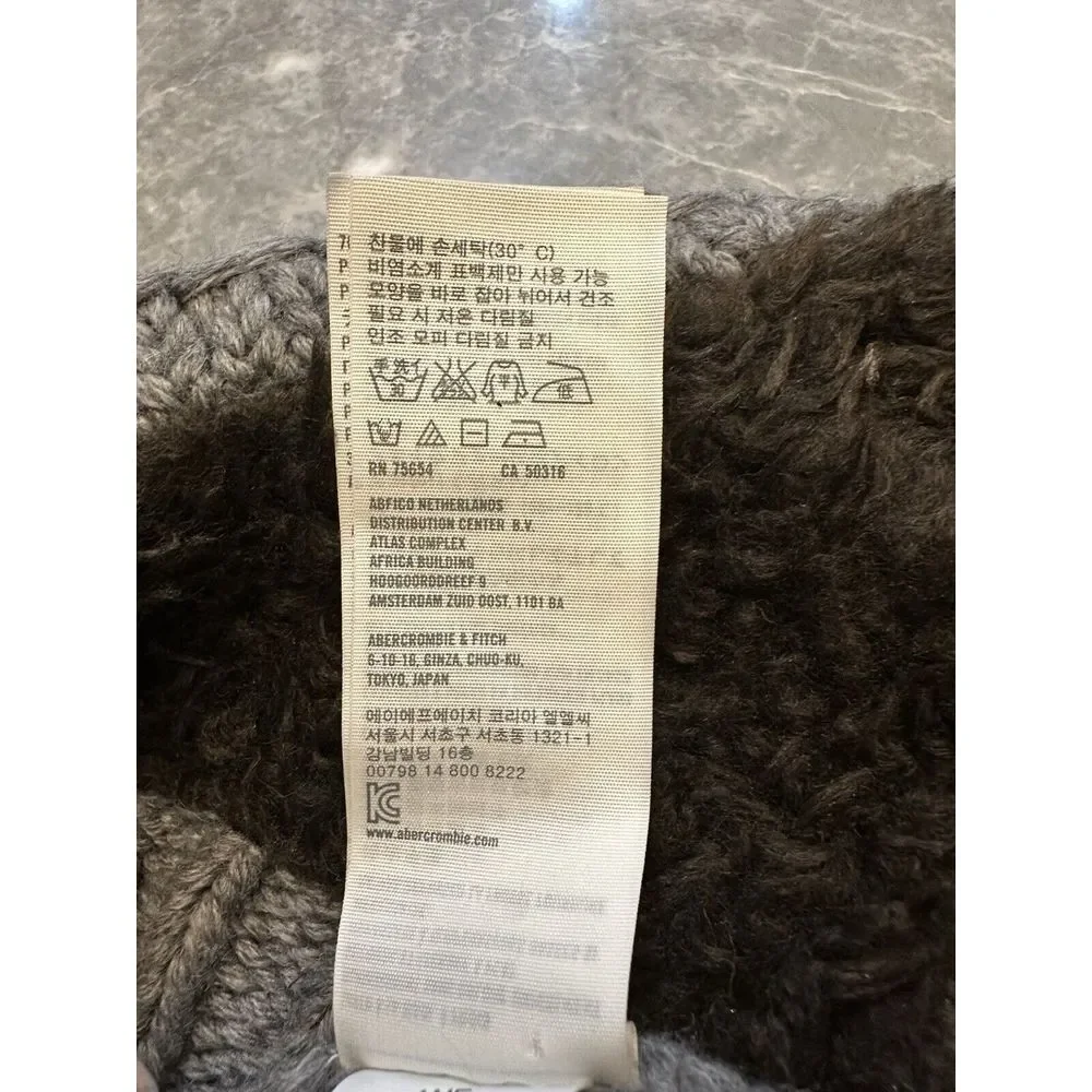 ABERCROMBIE & FITCH  KNIT WINTER HAT W/FAUX FUR LINING‎ Grey New Without Tags